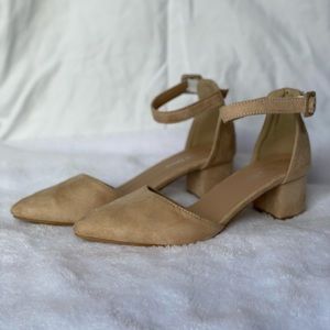 7.5 tan heels